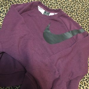 Women’s Nike crop top sweater (XL)